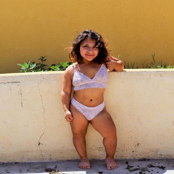 Оваа моделка која е висока само 101 центиметар ги руши сите стереотипи во модната индустрија