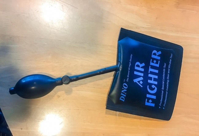 (6)10-metodi-koi-kje-vi-pomognat-da-go-otkluchite-avtomobilot-ako-ste-gi-zakluchile-kluchevite-vnatre-kafepauza.mk