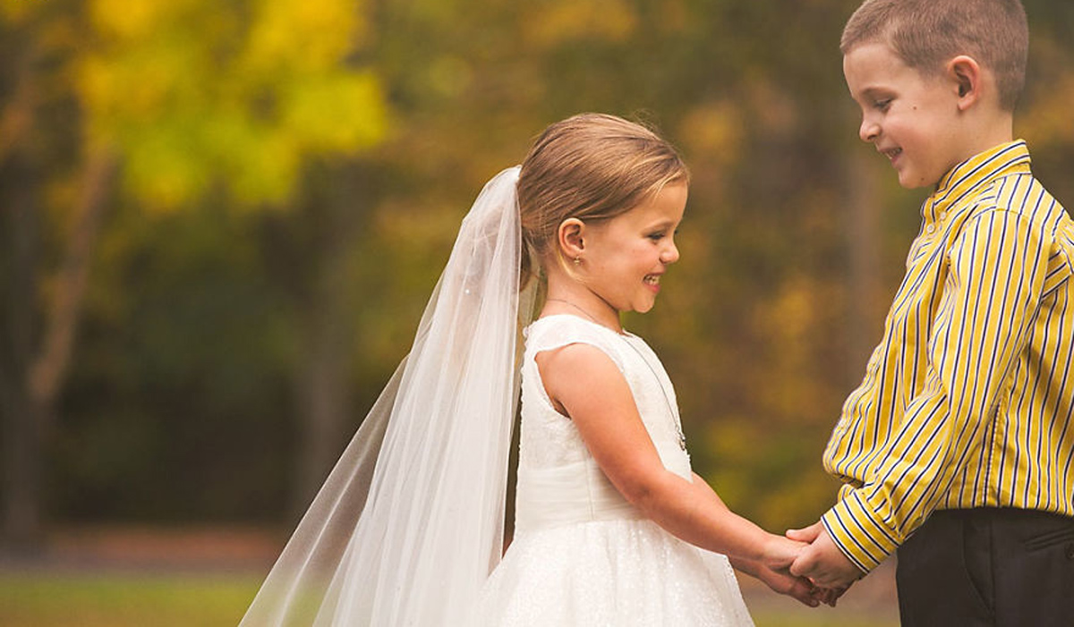 Неодолива свадбена фотосесија: 5-годишно девојче со срцева мана посакало да се омажи со најдобриот пријател