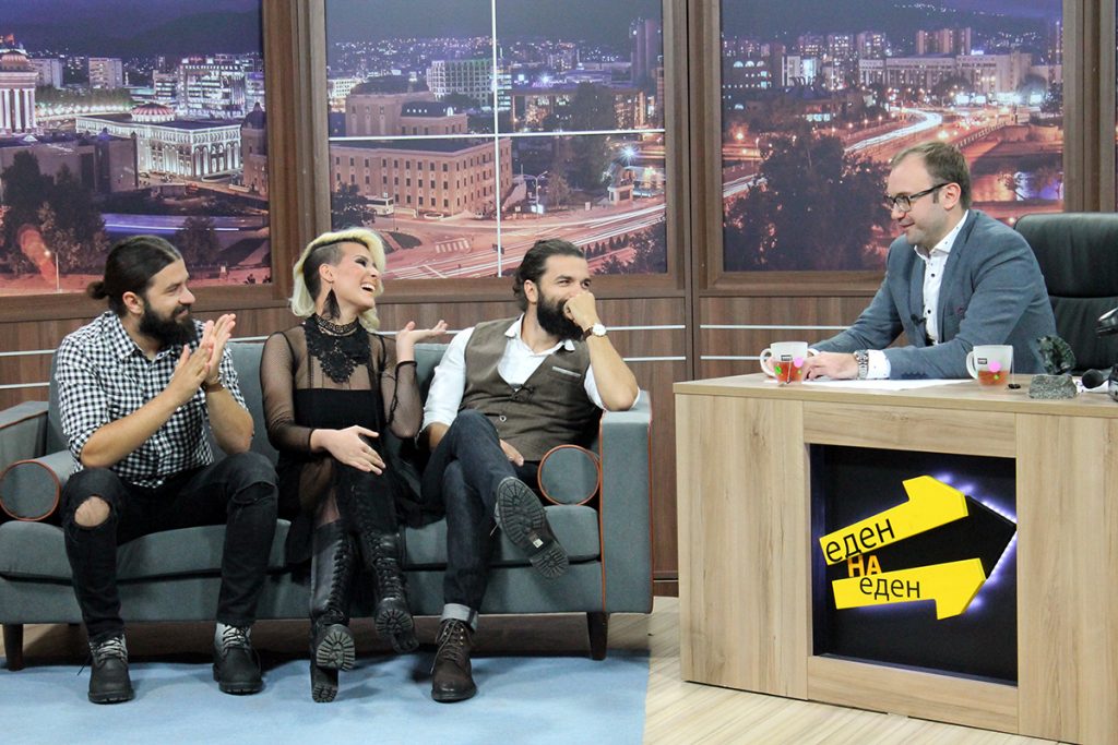 Недела, 18.50 часот на „Канал 5“: Сара Мејс и „Некст Тајм“ гости на Жаре (ВИДЕО)