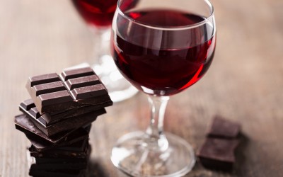 Истражувањата откриваат: Црвеното вино и чоколадото се фонтаната на младоста!