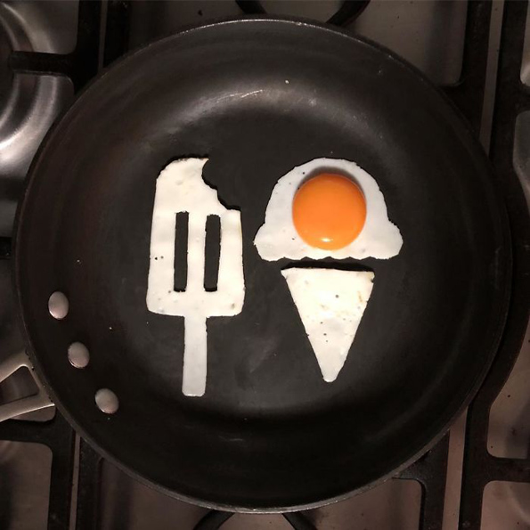 Појадок на ниво: Пржени јајца претворени во вистински уметнички дела!