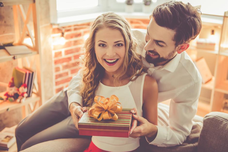 4-doznajte-ja-skrienata-poraka-zad-negoviot-novogodishen-podarok-www.kafepauza.mk_