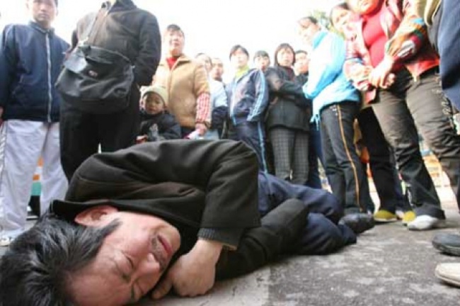 (4)10-eksperimenti-koi-pokazhuvaat-kolku-lesno-se-lazhat-lugjeto-kafepauza.mk