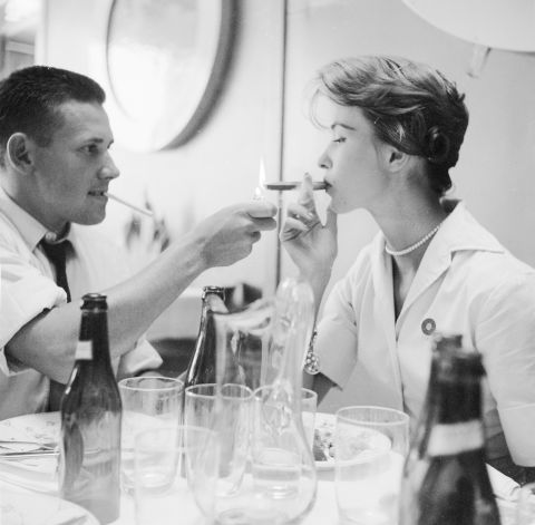 (4)sekojdnevni-raboti-shto-gi-praviime-denes-koi-lugjeto-od-minatoto-ne-bi-gi-razbrale-kafepauza.mk