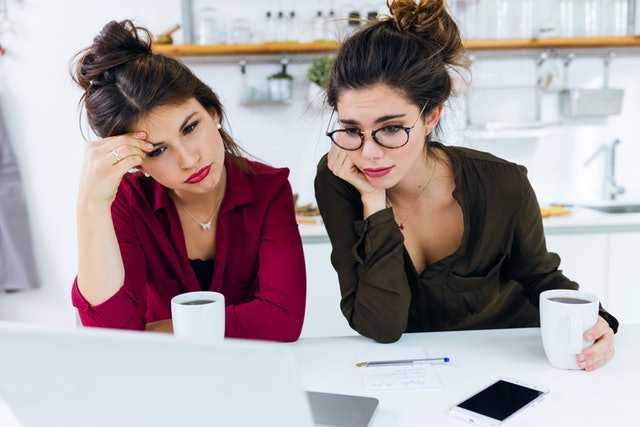 (6)10-novogodishni-odluki-koi-treba-da-gi-napravite-so-vashata-sestra-kafepauza.mk