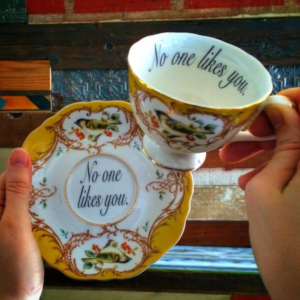Деликатни шолји за чај што ќе ги навредат вашите гости со стил