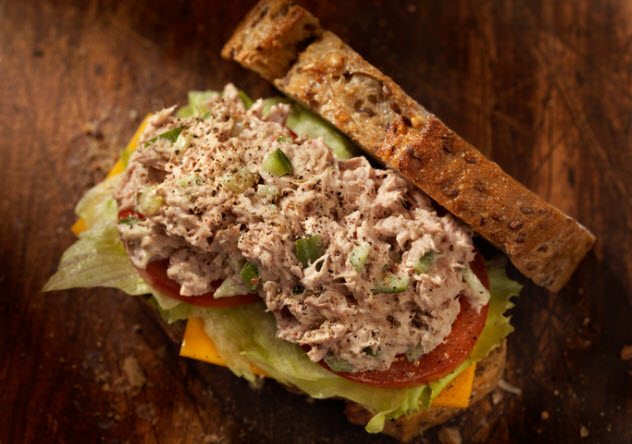 (7)10-neobichni-raboti-od-koi-mozhete-da-se-predozirate-kafepauza.mk