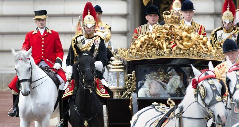 (7)najchudnite-prednosti-koi-gi-uzhiva-britanskoto-kralsko-semejstvo-kafepauza.mk