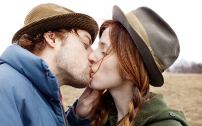 12 типови бакнежи кои можат да ви ги откријат чувствата на вашиот партнер