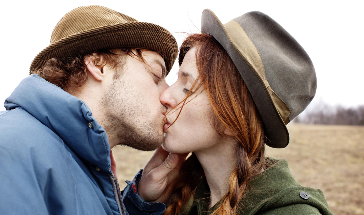 12 типови бакнежи кои можат да ви ги откријат чувствата на вашиот партнер