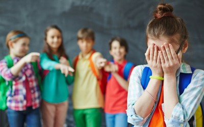 Коренот на врсничкото насилство: Лошото однесување на училишните насилници е прикриен повик за помош