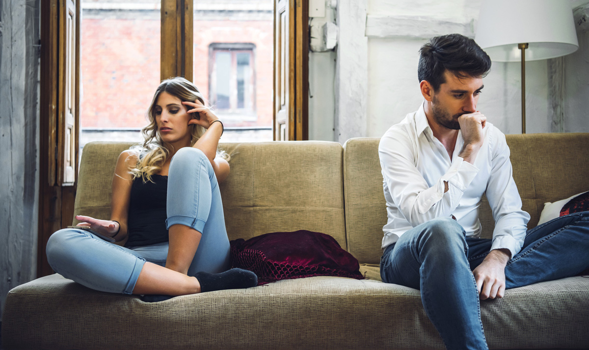 Не кревајте паника: 3 разбирливи причини зошто вашиот партнер се оддалечил од вас