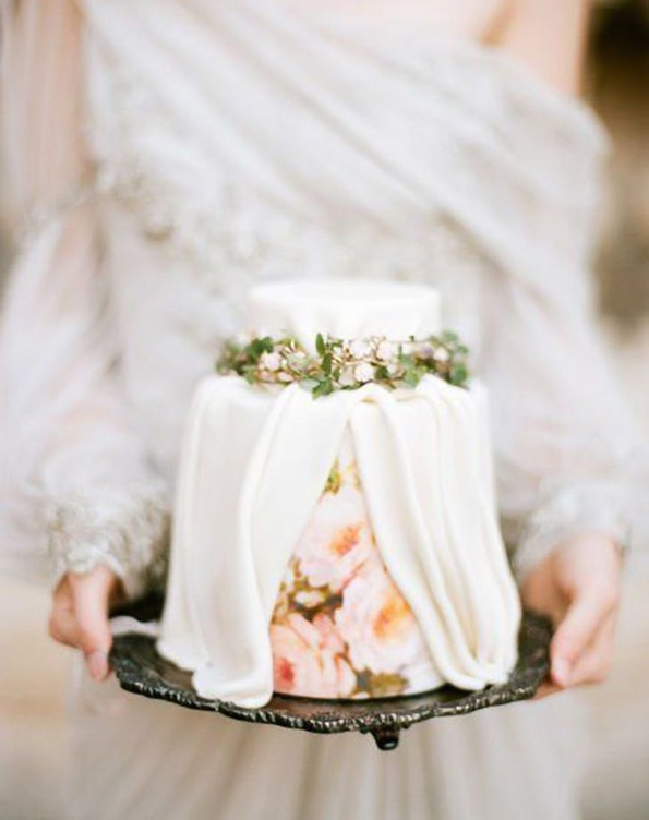 Уникатни невестински торти со неверојатни набори од шеќерна глазура!