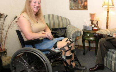Запознајте ја Клои: Здравата жена која живее како инвалид
