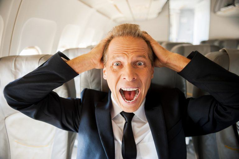 Најопасните работи кои можете да ги направите во авион