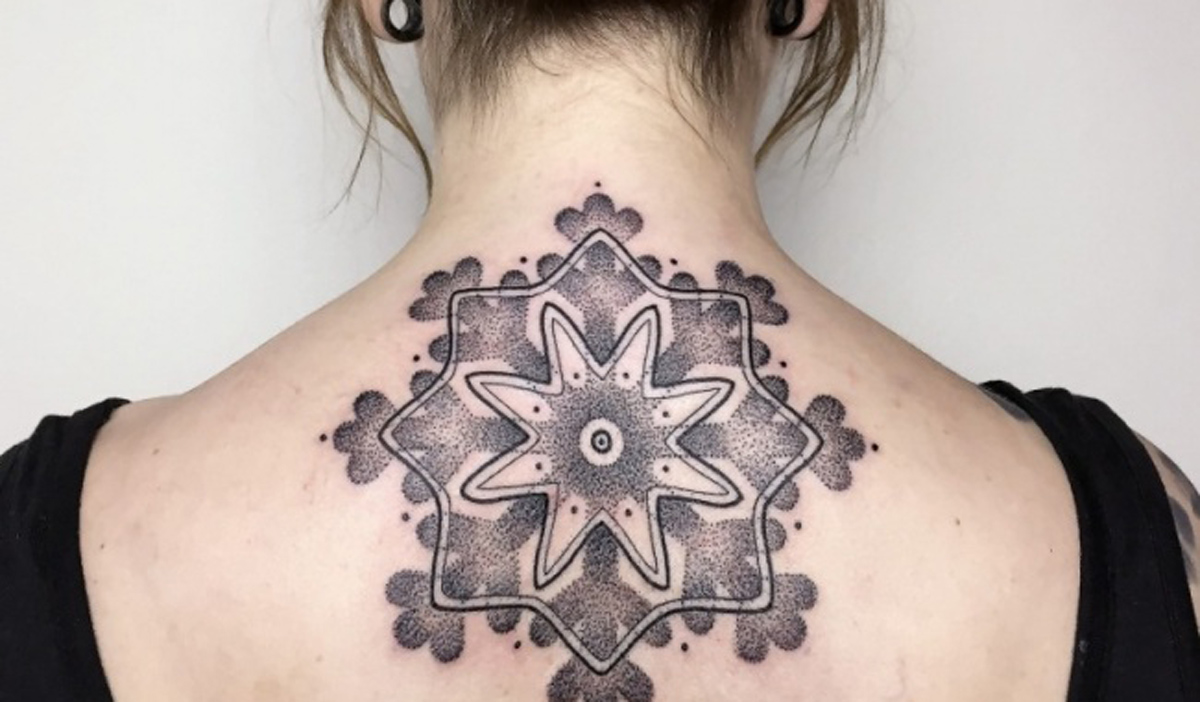 Тетоважи што ќе ви помогнат да го задржите празничното расположение во текот на целата година