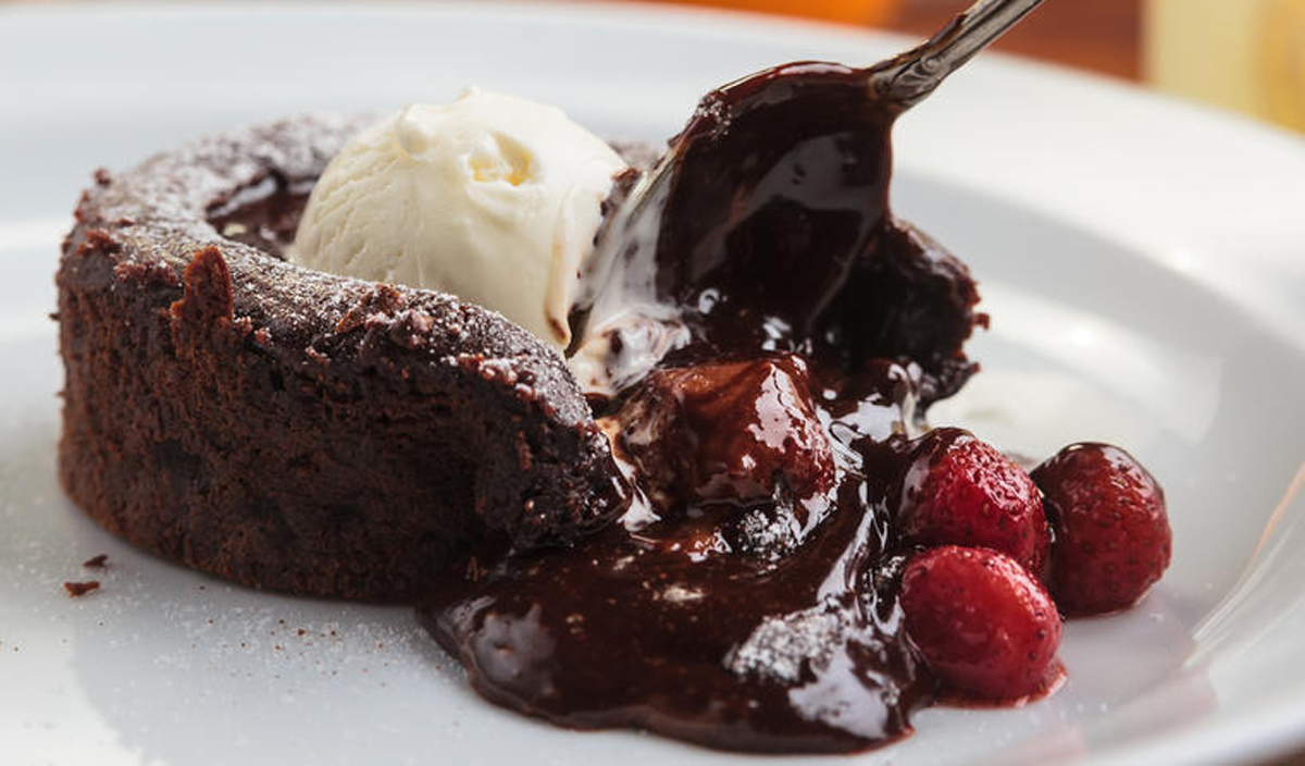 Чоколадно суфле: Елегантен десерт што ќе го направите за 10 минути!