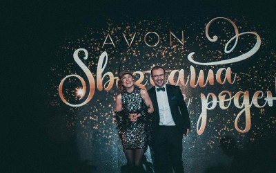 Ѕвездите на AVON во Скопје блеснаа во сјајот на холивудскиот гламур од 20-тите години на минатиот век