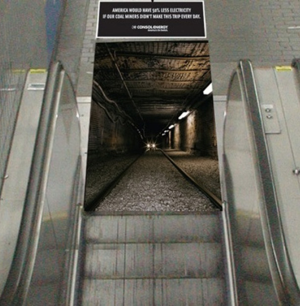 Креативни реклами на ескалатори што ќе ве насмеат и ќе ве остават без зборови