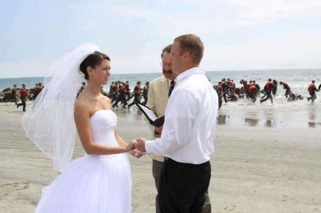 24 смешни и неочекувани свадбени фотографии