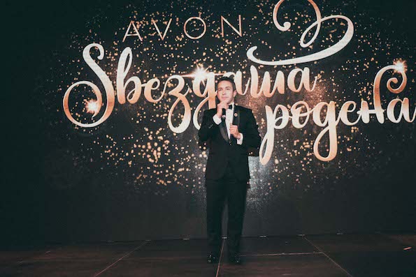 Ѕвездите на AVON во Скопје блеснаа во сјајот на холивудскиот гламур од 20-тите години на минатиот век
