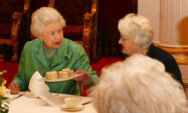 Начинот на исхрана на кралицата Елизабета со кој го одржува своето неверојатно здравје