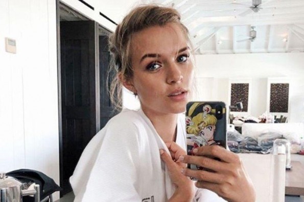 Трикови за совршена селфи фотографија во огледало