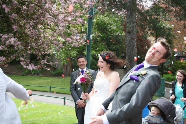 24 смешни и неочекувани свадбени фотографии