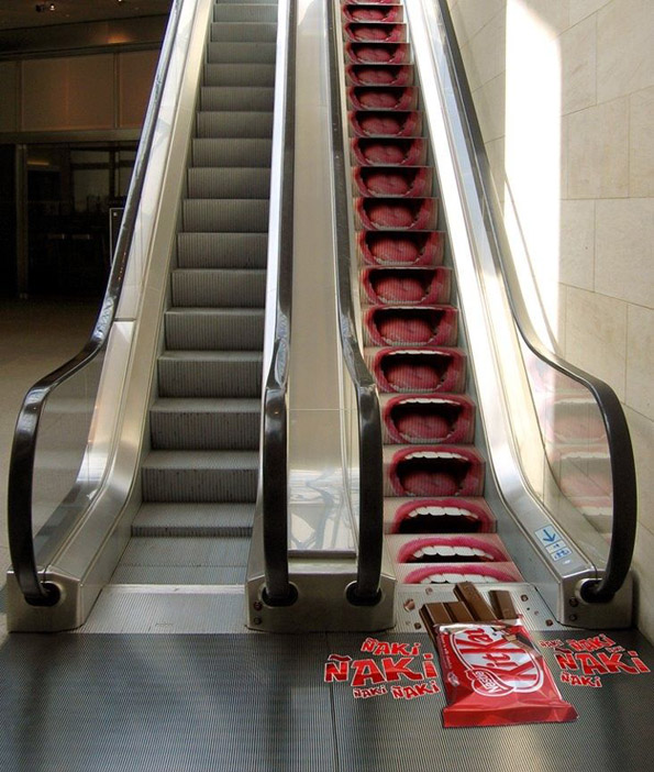 Креативни реклами на ескалатори што ќе ве насмеат и ќе ве остават без зборови