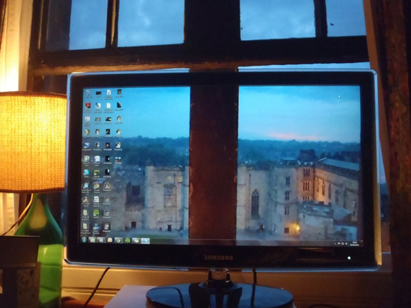 Генијални позадини за десктоп што ќе ве насмеат до солзи!