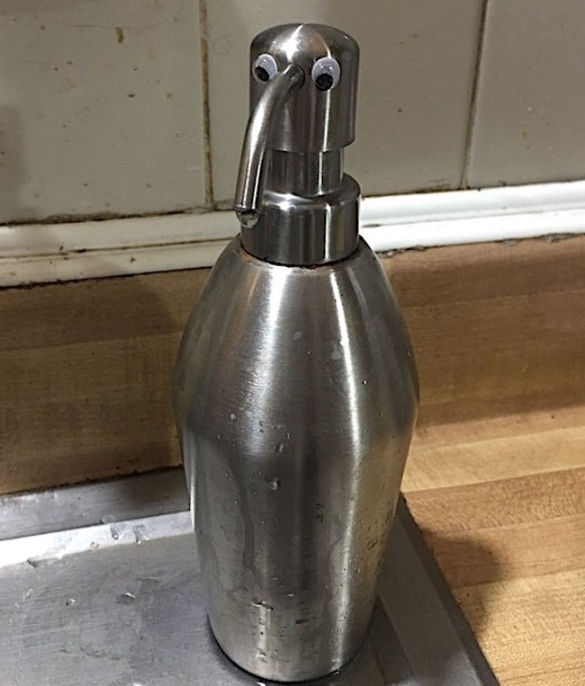 28 фотографии кои докажуваат дека цимерот може да ви биде и најголем непријател и најдобар пријател