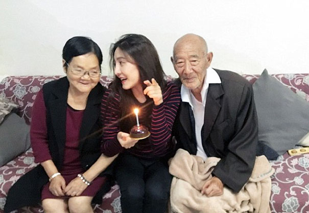 Девојка прави неверојатни фотографии за да ја исполни желбата на нејзиниот болен дедо