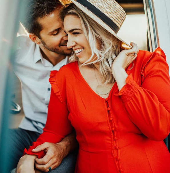 Моќен одговор на покрупна жена која добила коментари дека не го заслужува нејзиниот згоден сопруг