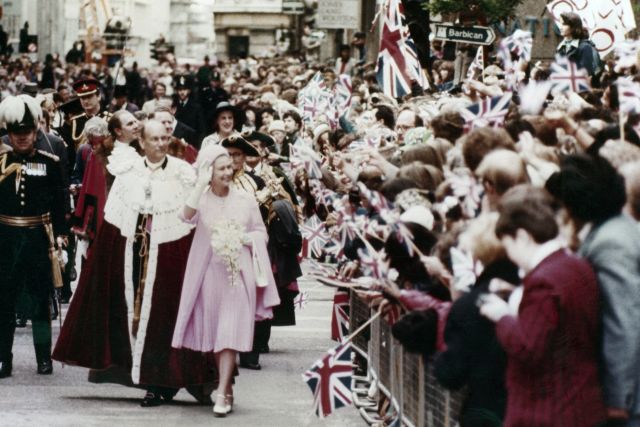 Фотографии од животот на кралицата Елизабета II кои го покажуваат создавањето на модерната историја