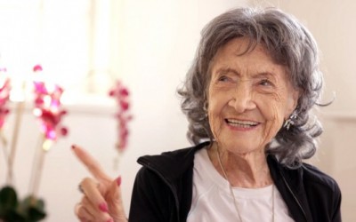 Најстарaтa јога инструкторкa на светот ја споделува својата тајна за долг и здрав живот