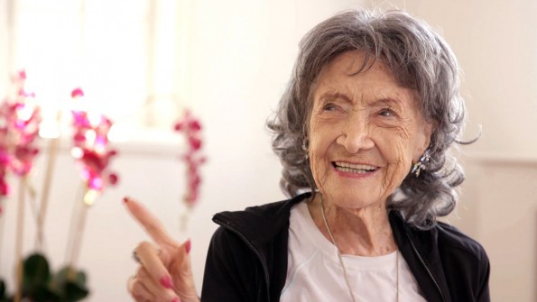 Најстарaтa јога инструкторкa на светот ја споделува својата тајна за долг и здрав живот