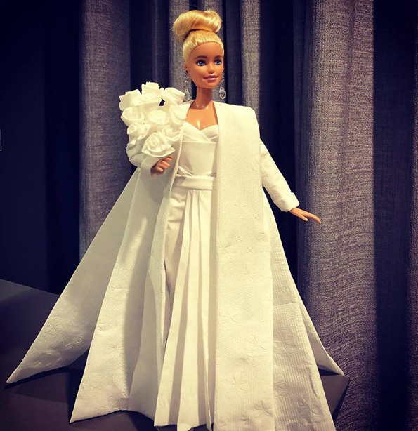 (22) mazh-koristi-toaletna-hartija-za-da-napravi-prekrasni-venchanici-za-barbiki-www.kafepauza.mk