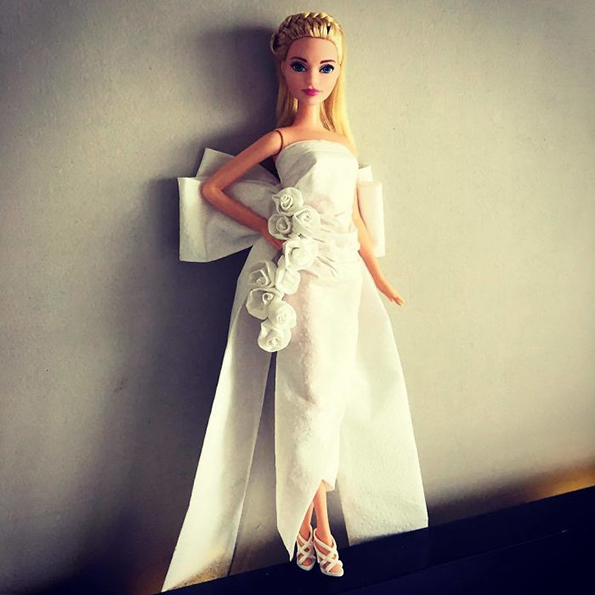 (23) mazh-koristi-toaletna-hartija-za-da-napravi-prekrasni-venchanici-za-barbiki-www.kafepauza.mk