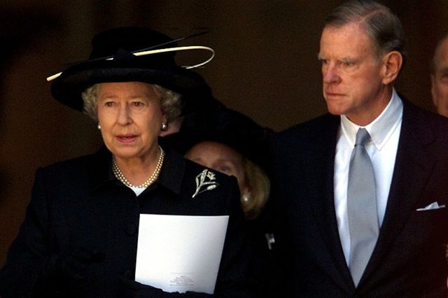 Фотографии од животот на кралицата Елизабета II кои го покажуваат создавањето на модерната историја