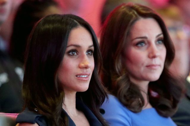 Фотографии од животот на кралицата Елизабета II кои го покажуваат создавањето на модерната историја