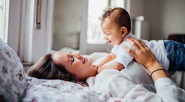 6 нешта што не смеете да ѝ ги кажете на личност што посвојува дете