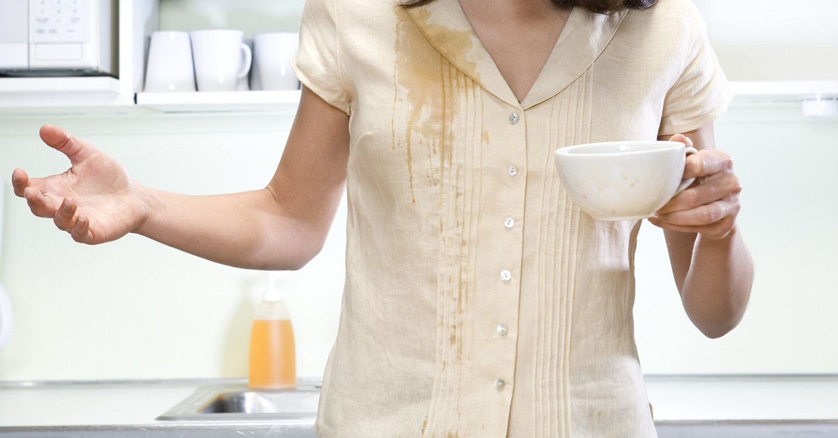 Исчистете дамка од кафе со нешто што веќе го имате дома!