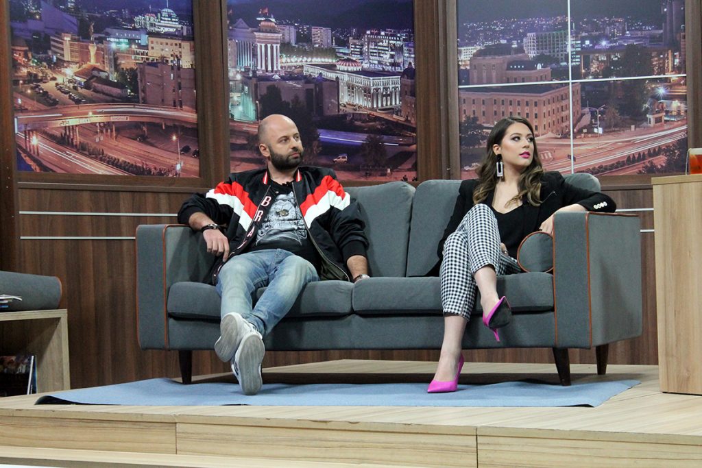 „Еye Cue“ во „Еден на Еден“