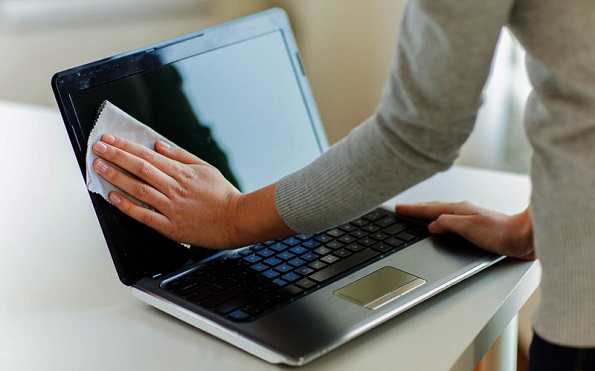 5 трикови за чистење на вашиот лаптоп и однадвор и однатре