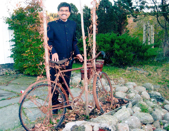 Индиец продал сè што имал, купил велосипед и возел 9650 км до Шведска, за да биде со љубовта на неговиот живот