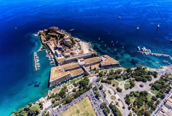 Неверојатни фотографии од Крф поради кои ќе посакате веднаш да заминете таму