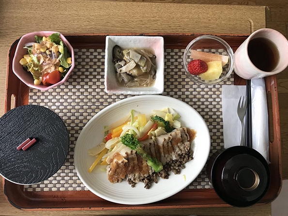 Нема да верувате какви јадења една јапонска болница ѝ послужила на оваа трудница