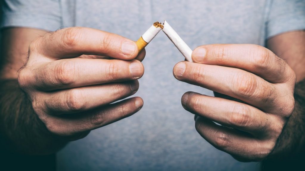 2 едноставни вежби што ќе ви помогнат да се откажете од цигарите