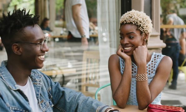 3 знаци дека не се чувствувате удобно околу вашиот партнер